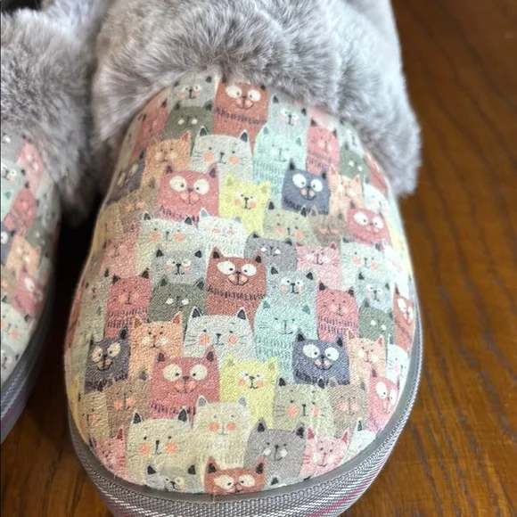 Cozy Gray Cat Print Slippers - Picture 7 of 7